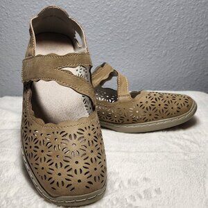 Patrizia by Spring Step Mary Jane Flats Beige, EUC - Size 7
